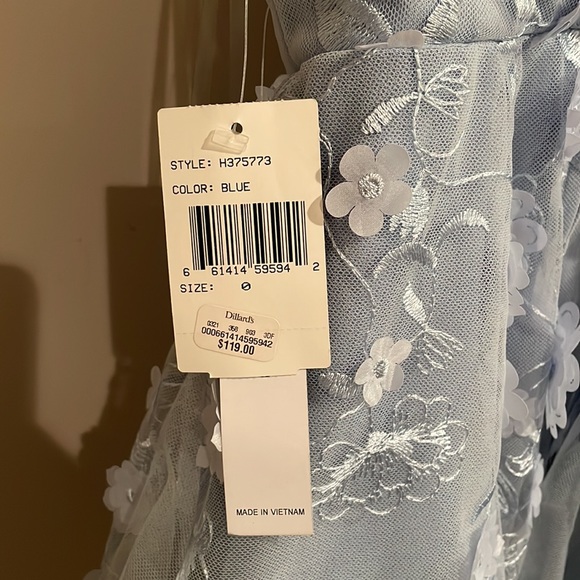 Gorgeous Blue Floral Mini Homecoming dress - Picture 9 of 11